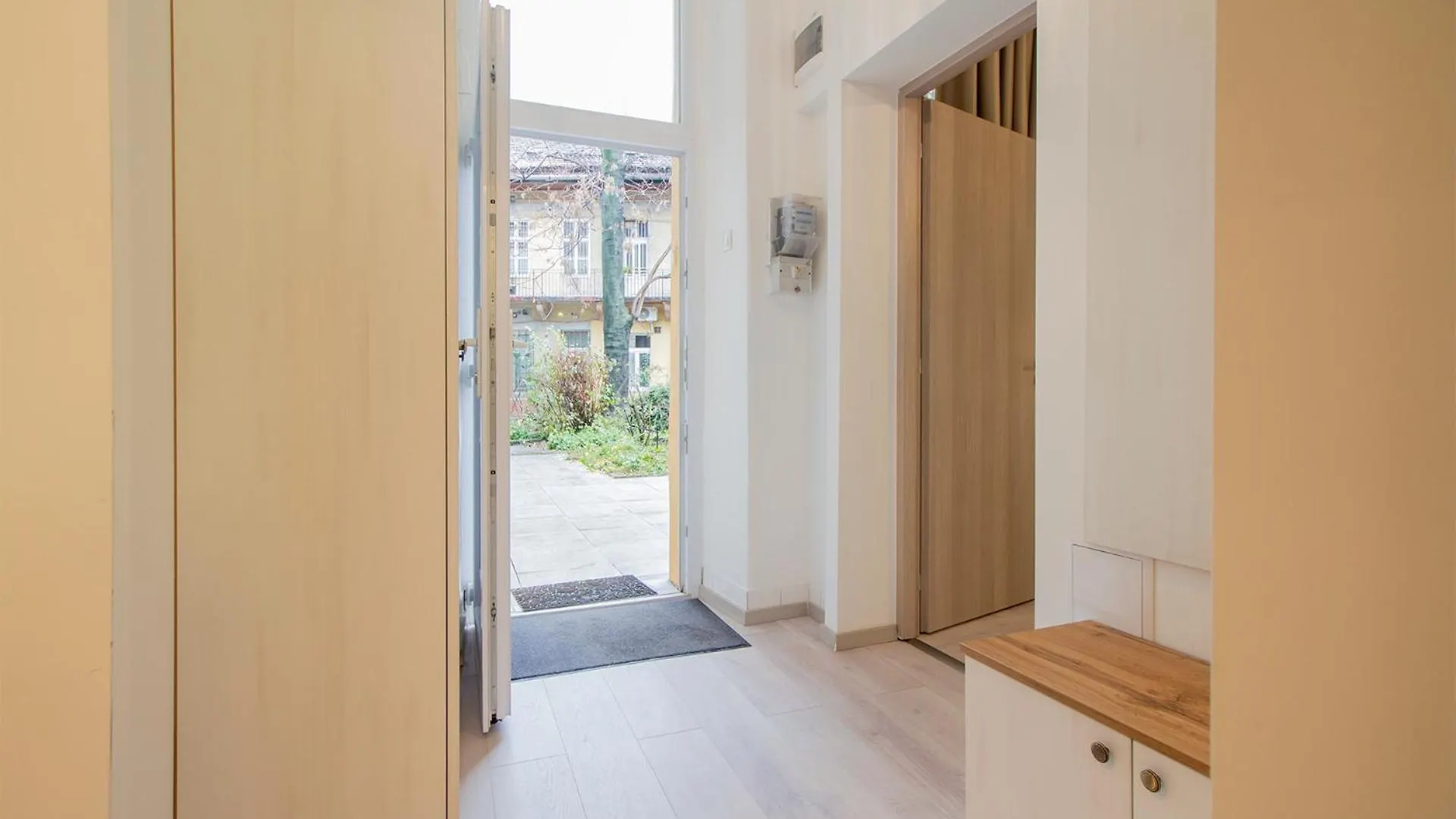 Dob Apartment With Ac Budapest