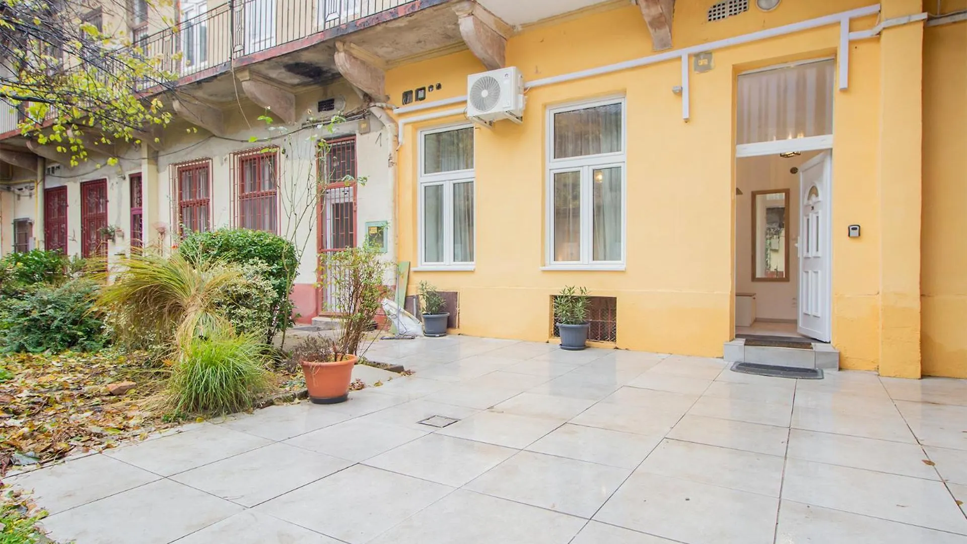 Dob Apartment With Ac Budapest